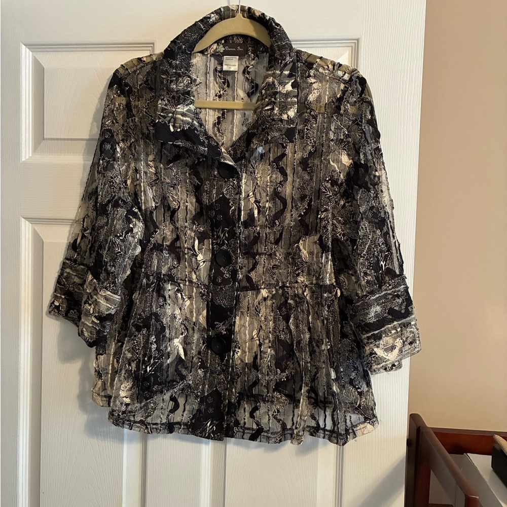 Women's Black and Gray Button-Up Top